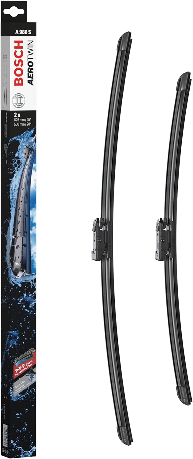 Die Packung und die Wischerblätter des Scheibenwischer-Sets Bosch A 986 S für den Ford Kuga 3. Gen im Detail - einmal das 62,5cm Wischerblatt und einmal das 50cm Wischerblatt Die Packung und die Wischerblätter des Scheibenwischer-Sets Bosch A 986 S für den FORD Kuga 3. Gen im Detail - einmal das 62,5cm Wischerblatt und einmal das 50cm Wischerblatt