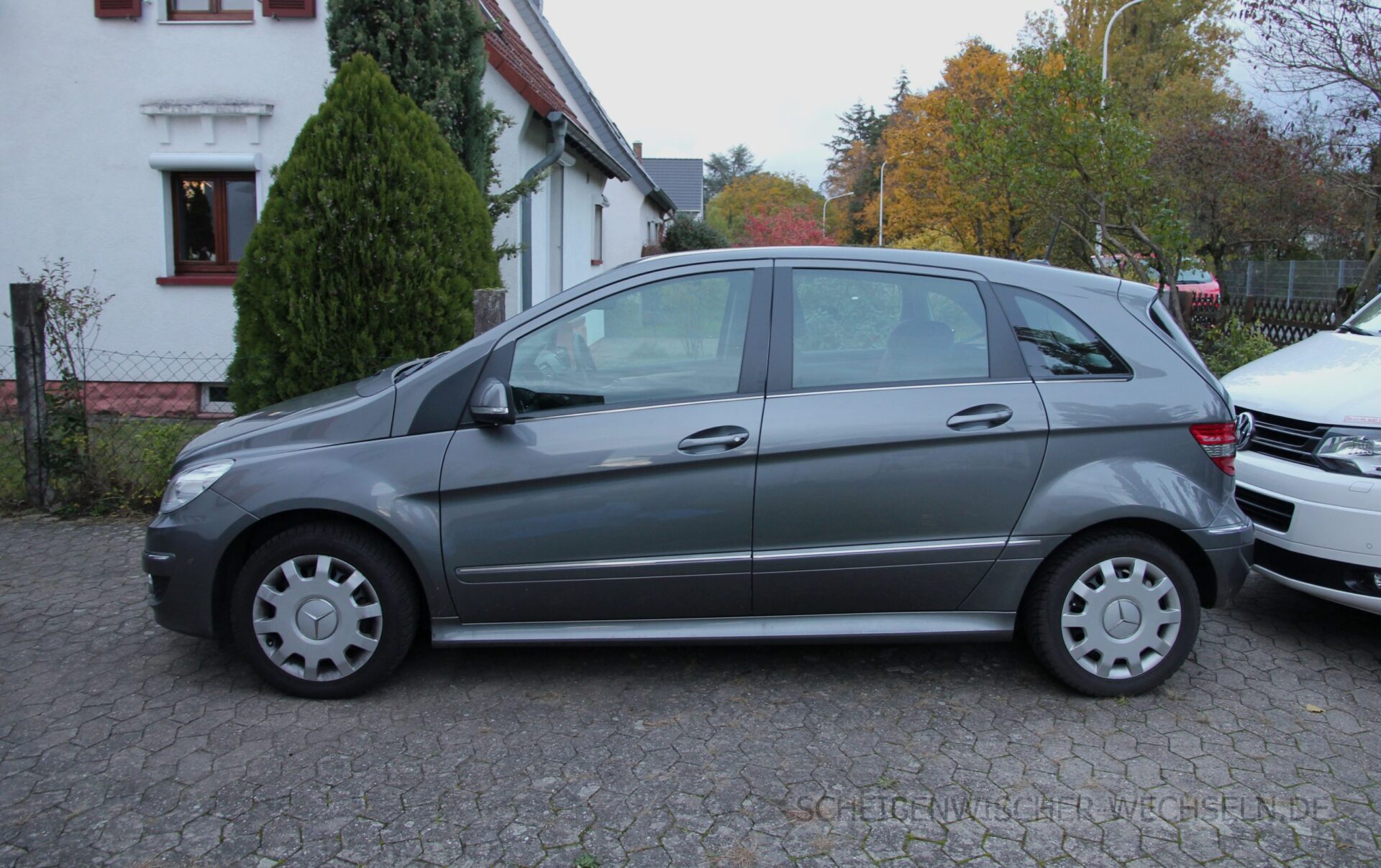 Seitenansicht der Mercedes Benz B-Klasse I 1. Gen W245 2005 2011 links rechts Fahrerseite Beifahrerseite Seitenansicht der Mercedes Benz B-Klasse I 1. Gen W245 2005 2011 links rechts Fahrerseite Beifahrerseite
